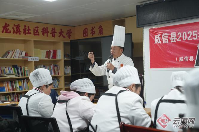 昆明昨日车祸视频_昆明今日新闻车祸视频_昆明新闻今日头条车祸