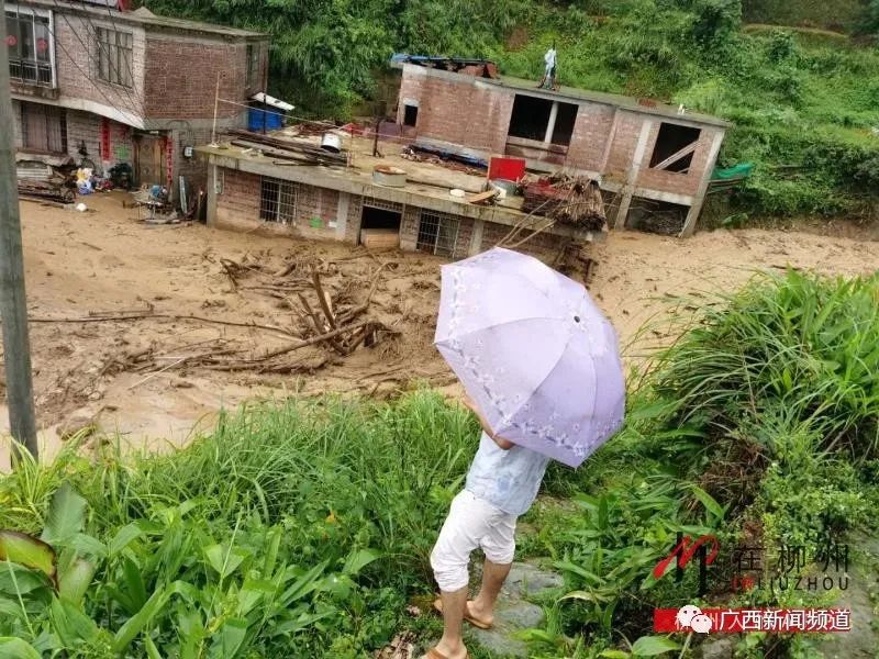 三江侗族自治县八江镇遭受暴雨袭击，河水暴涨导致严重灾害