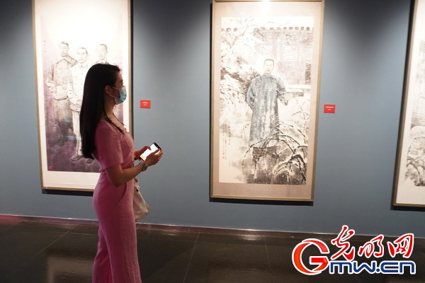 水墨丹青映传承 “纪氏文心 艺术传家”画展开幕