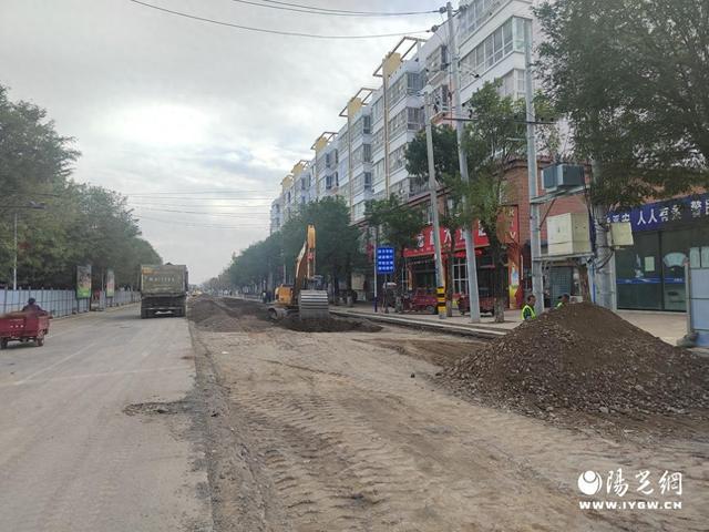 彬州市永乐镇主街道路段施工进行中，便民道路即将完工，极大改善群众出行条件