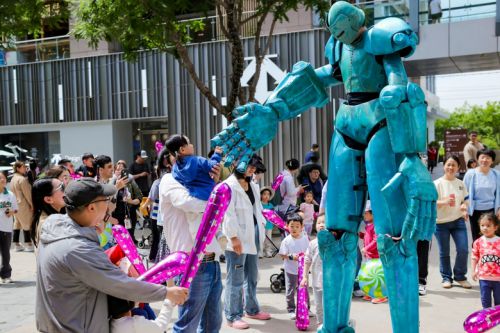 “城市有趣处”引领假日消费热潮，大悦城控股北方大区商业点亮五一消费季