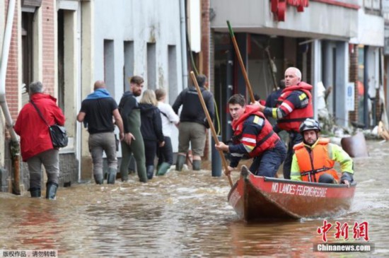 全球极端天气频发：欧洲暴雨致170人死亡，北美山火蔓延，气候变化加剧灾害