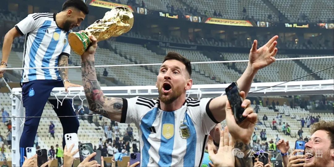 Lionel Messi with the World Cup trophy