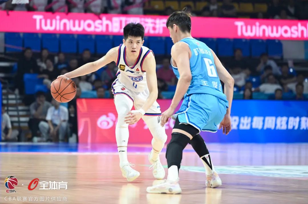 cba蓝板榜历史排名_cba历史篮板球_cba历史篮板榜