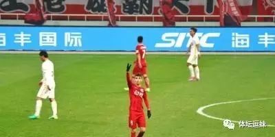 皇马巴萨比赛_皇马巴萨冲突视频_巴萨皇马打群架