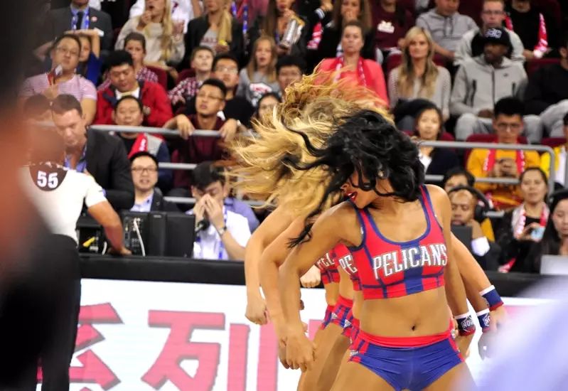 啦啦队的服装_nba啦啦队服装_nba啦啦队穿衣服规定