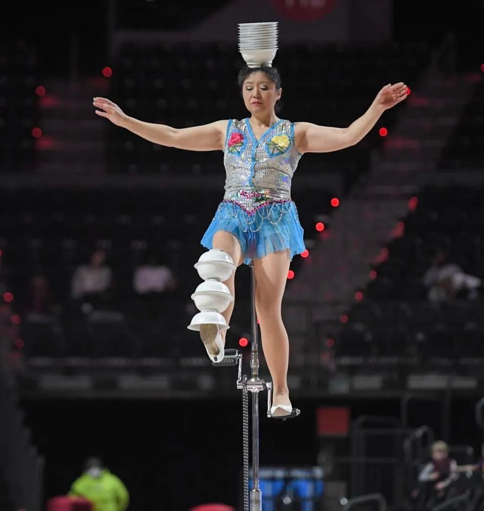 啦啦队的服装_nba啦啦队穿衣服规定_nba啦啦队服装