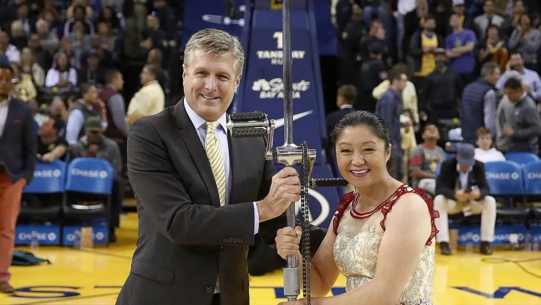 啦啦队的服装_nba啦啦队服装_nba啦啦队穿衣服规定