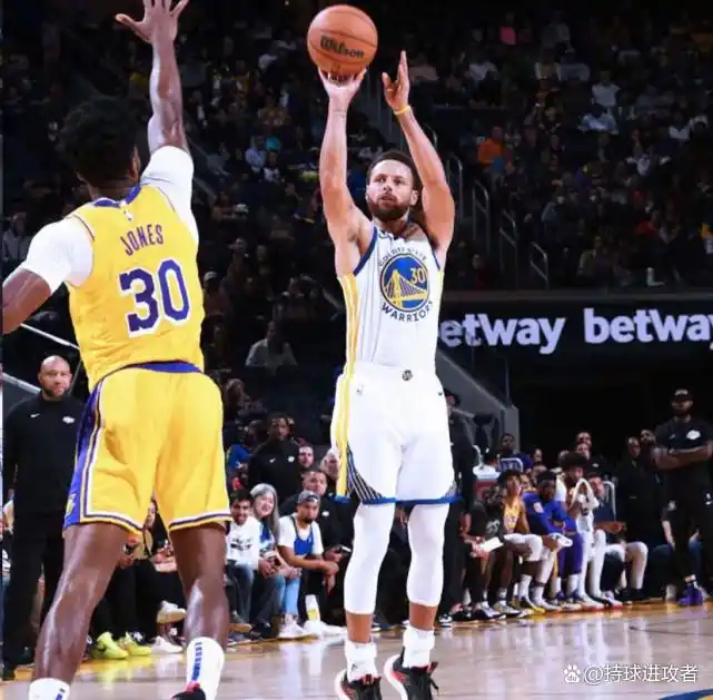 nba年薪排行榜前二十名_nba球员年薪排名最新_年薪最高nba球员