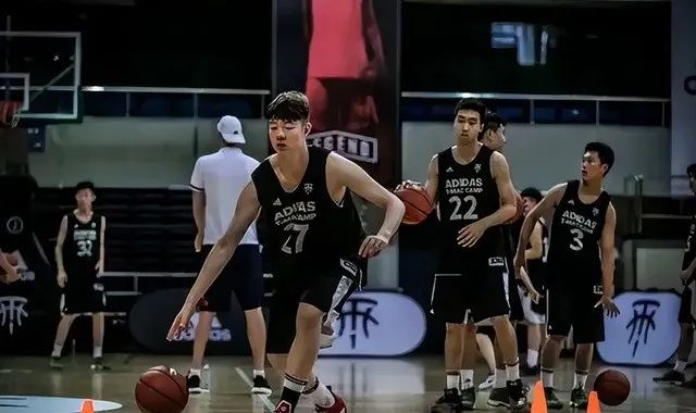 CBA开启引进年轻球员模式，王玺鉴签约四川男篮备受期待
