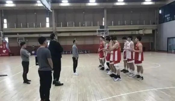 四川队cba主场_四川队cba主场在哪里_cba四川球馆