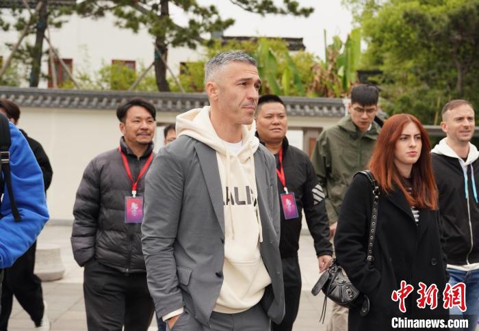 足坛四大 伊布的奶奶_伊布在足坛能排第几_足球队员伊布